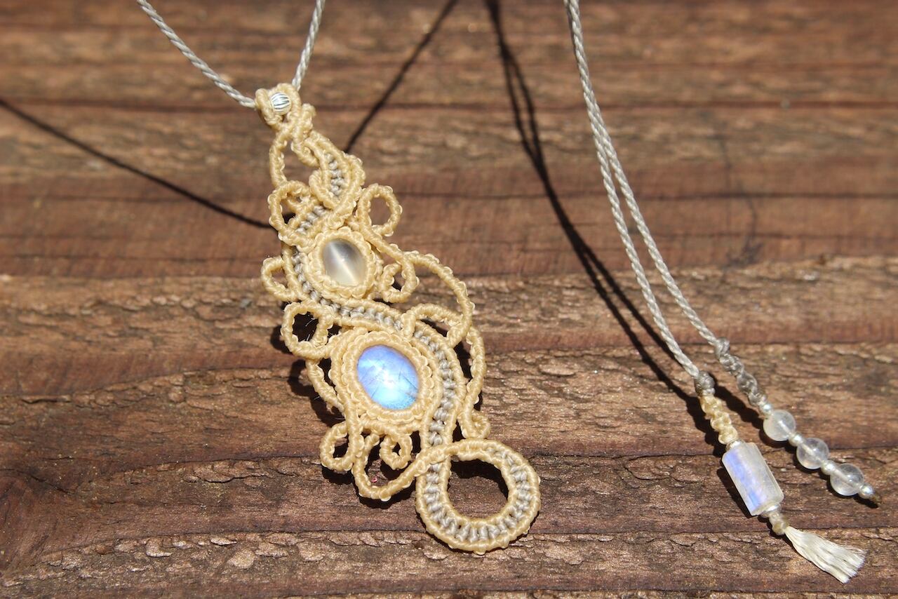 Blue moonstone & moonstone cat's eye micromacrame pendant
