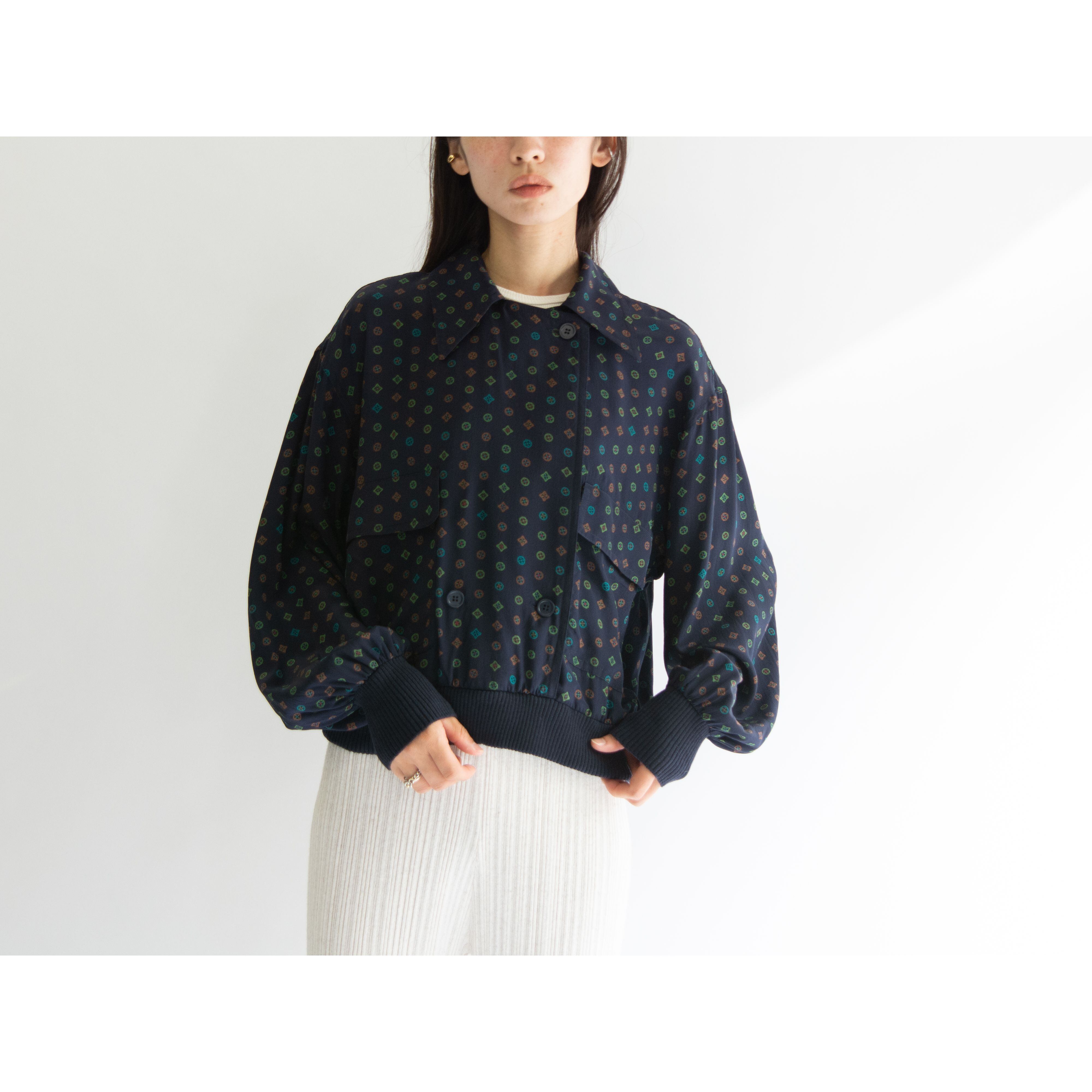 滑らかなシルク100%】美品 ESCADA ドイツ製 総柄 花柄 ブラウス 驚く