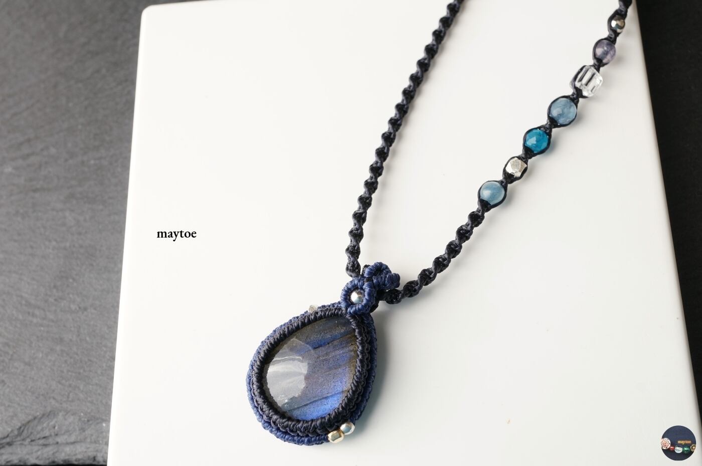 ブルーラブラドライトのマクラメネックレス ~ 深海 ~<自分探しのお守りに>