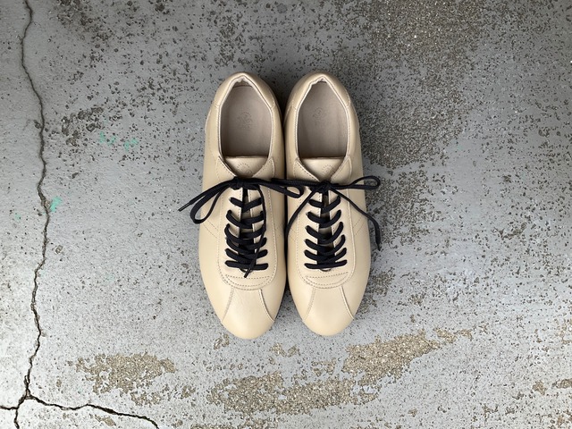 【新作 ベージュ】ふわっとしたクッションで人気のEMAのスニーカー