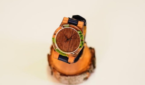 押花かすみ草の木製腕時計