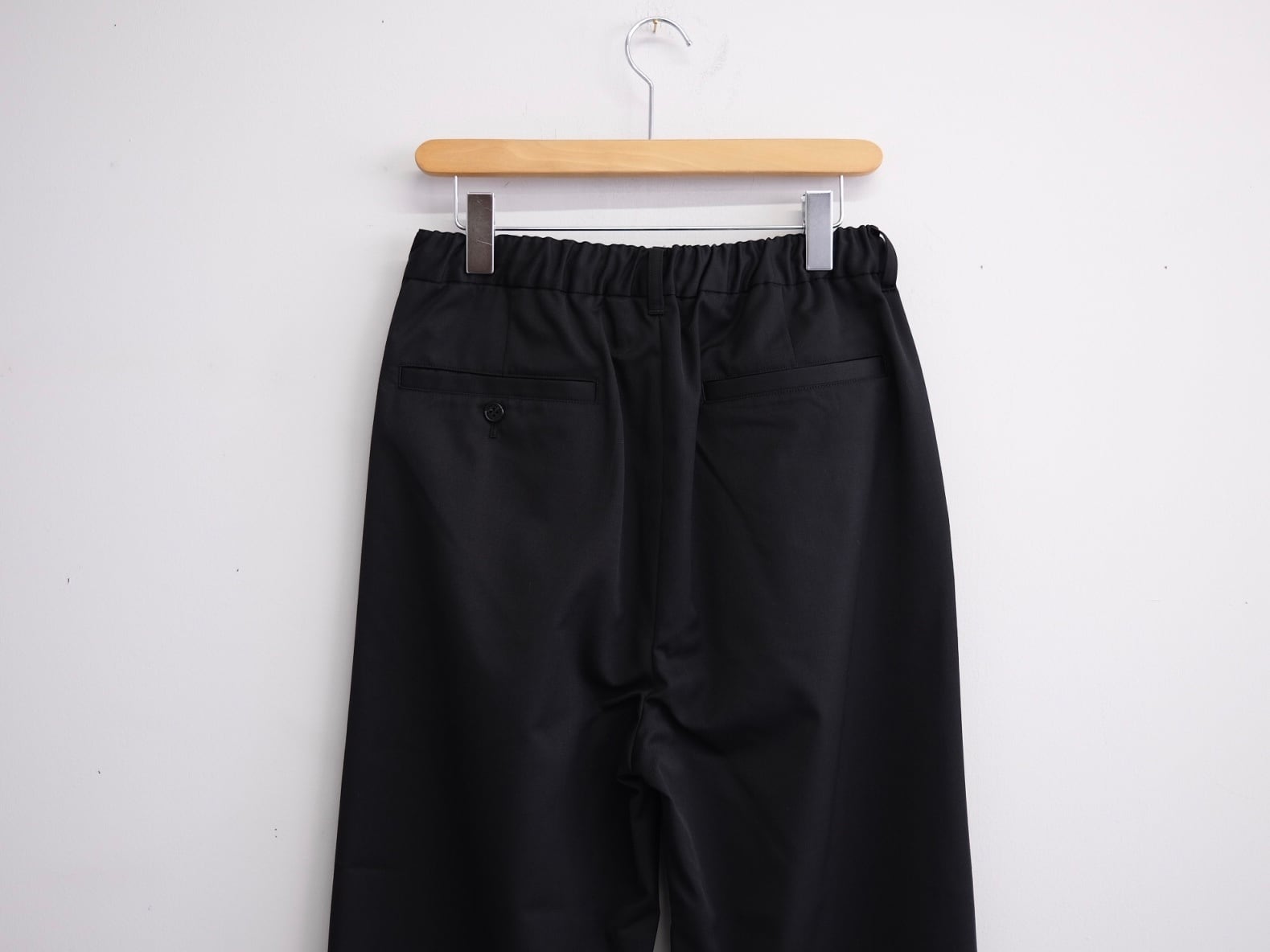 UNIVERSAL PRODUCTS.” WOOL EASY TROUSERS” | Lapel online store