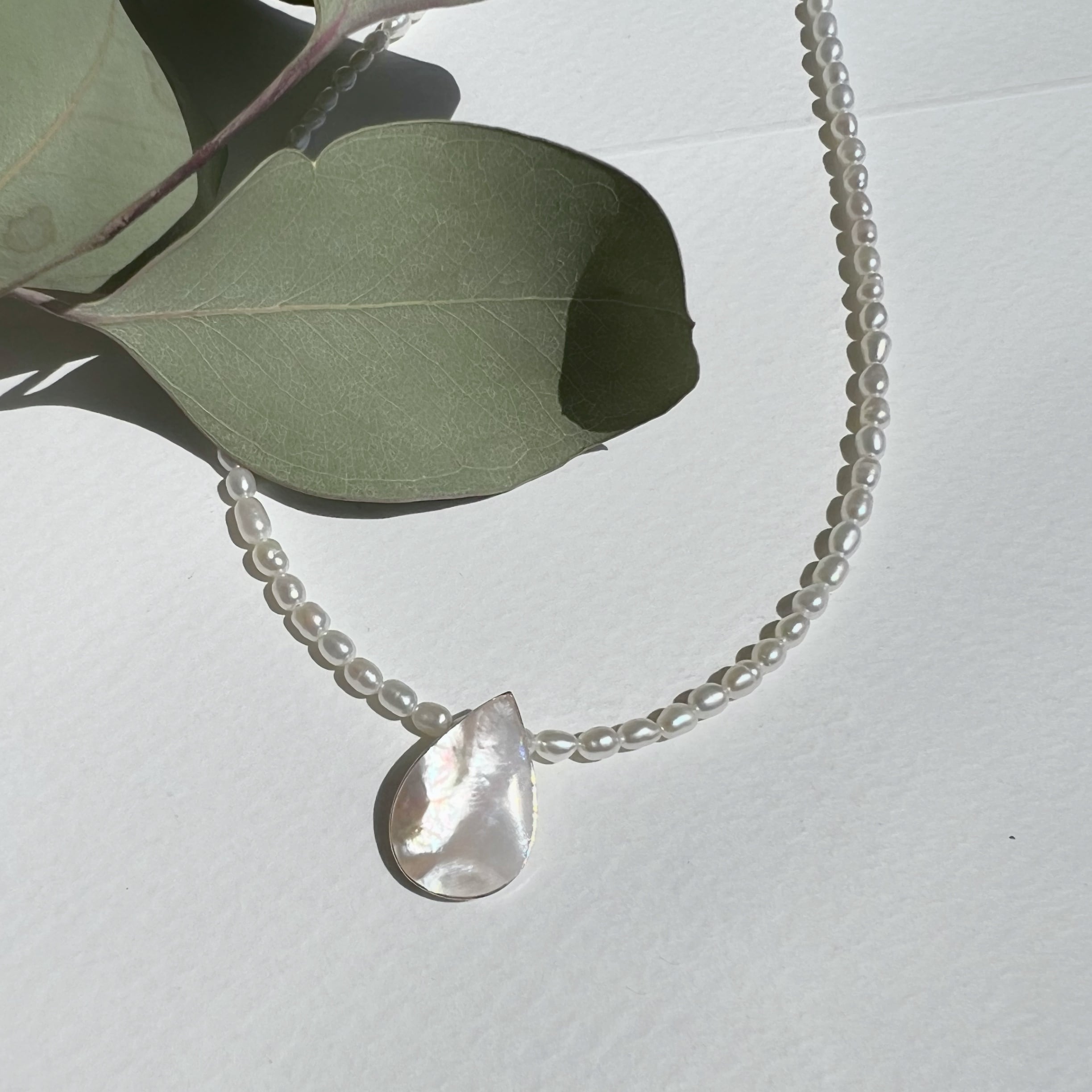 白蝶貝ドロップトップと パールネックレス