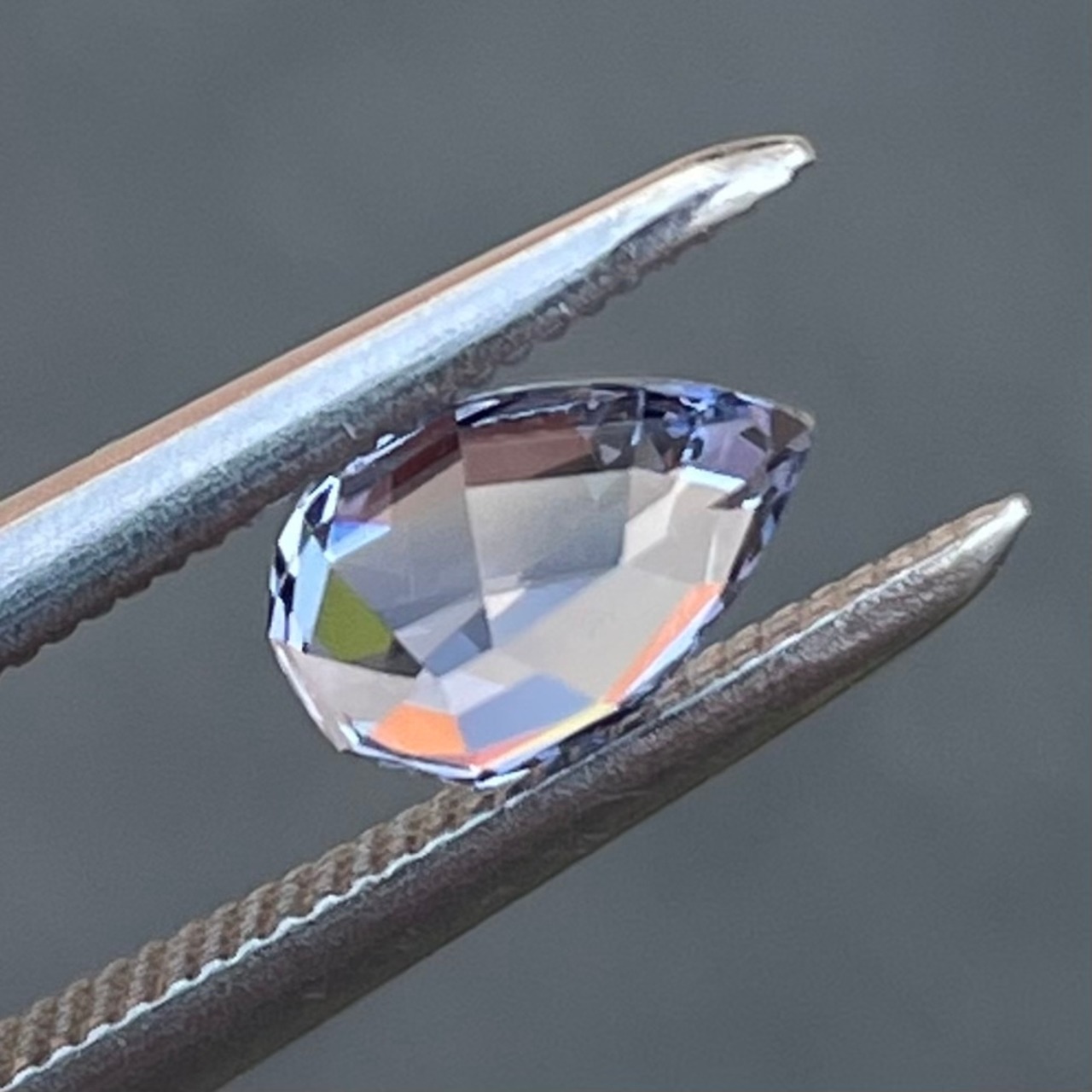 ラベンダースピネル 6.5x4.2x3.0mm, 0.62ct マダガスカル産