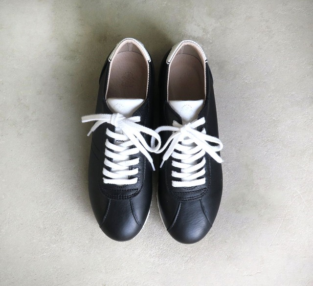 クラシックなデザインと本革の上質感！EMAのスニーカー