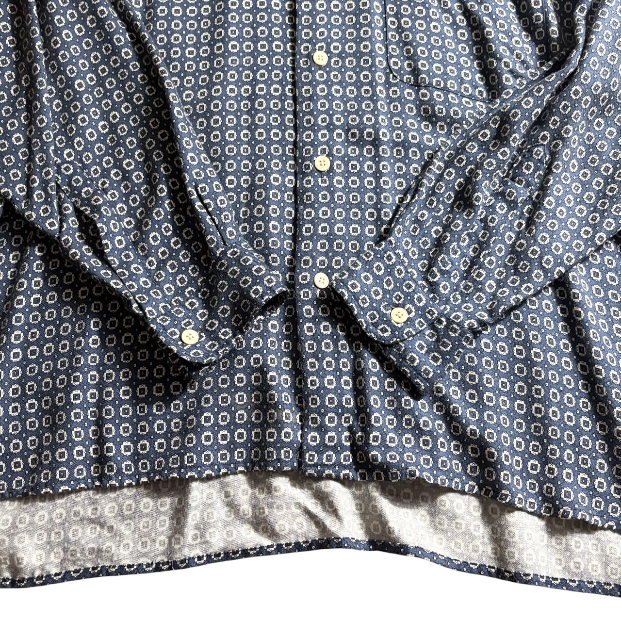 CLAIBORNE small pattern rayon shirt