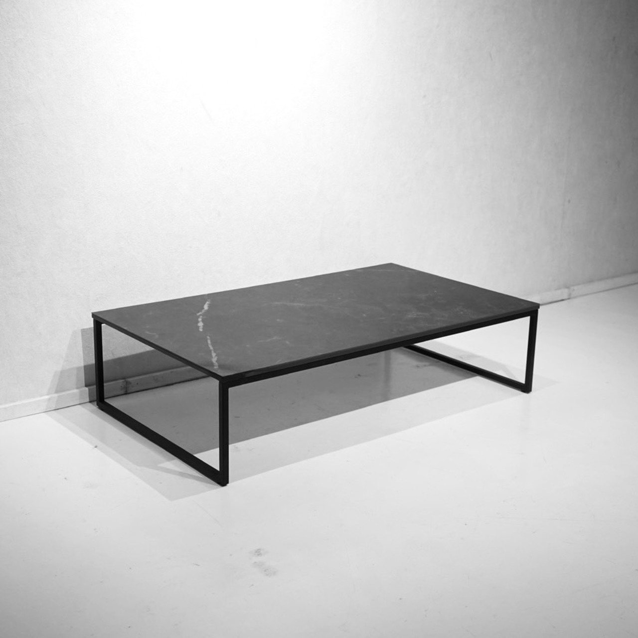 BoConcept ボーコンセプト Lugo ルーゴ ローテーブル センターテーブル リビングテーブル コーヒーテーブル セラミック テーブル モダン ラグジュアリー ホテルライク