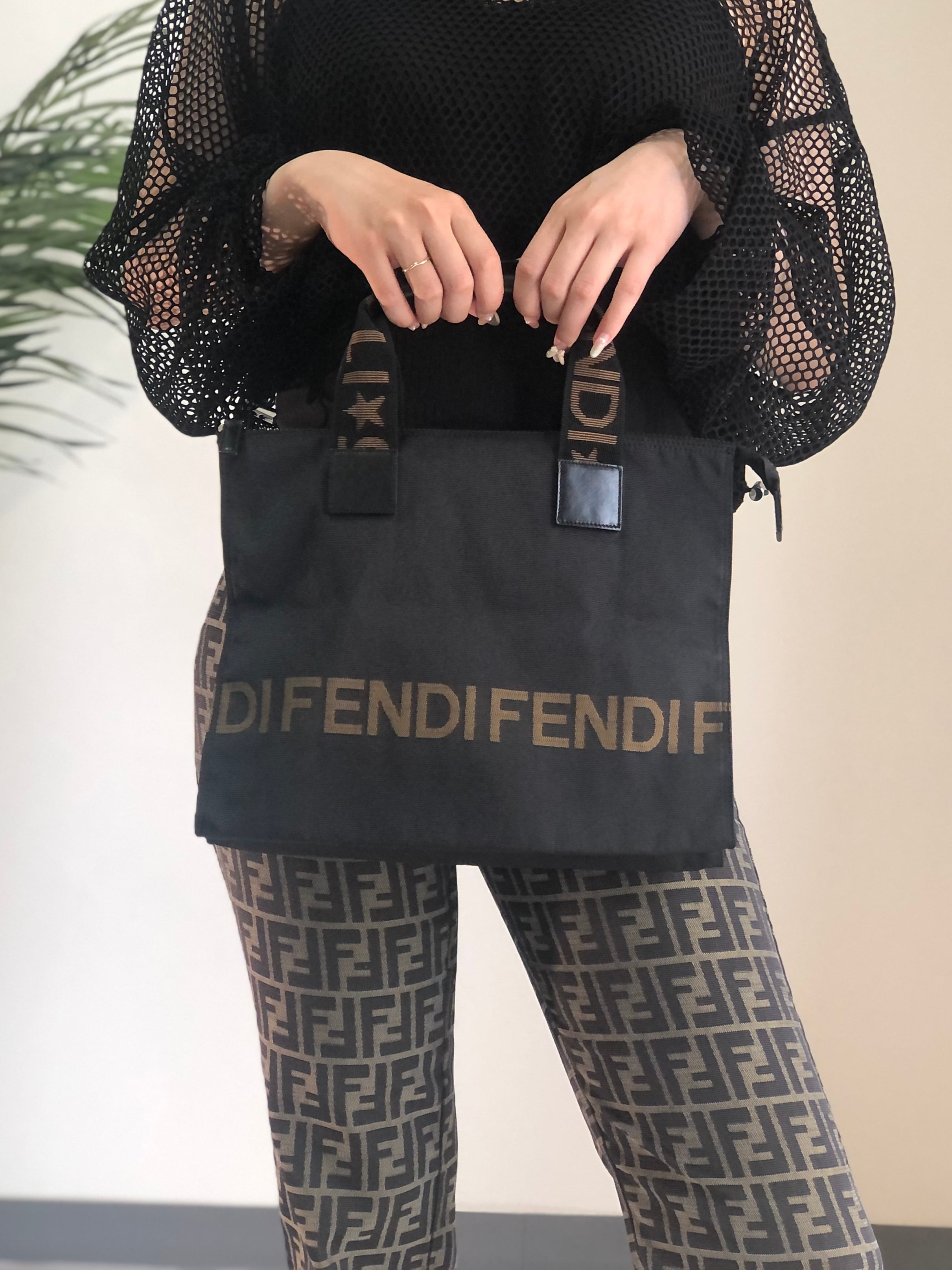 FENDI フェンディ ロゴ ナイロン ハンドバッグ ブラック vintage