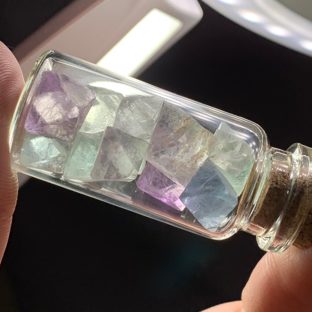 4.フローライト八面体×瓶