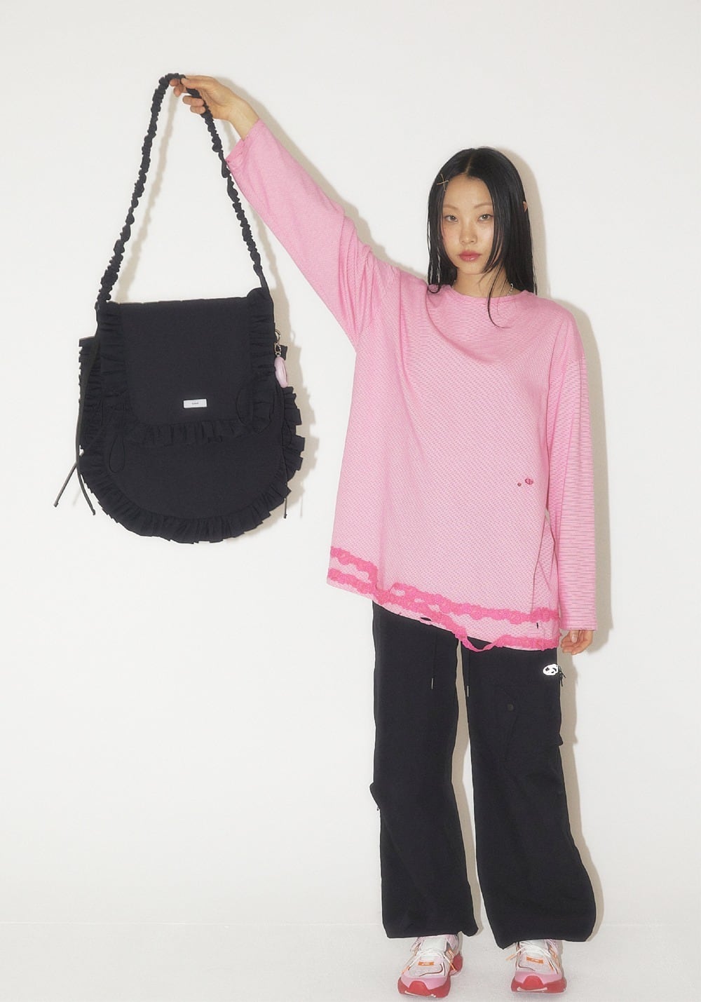 ☆IVE レイ 着用！！【SOIF drink】Venti Oversized Ruffle Cross Bag
