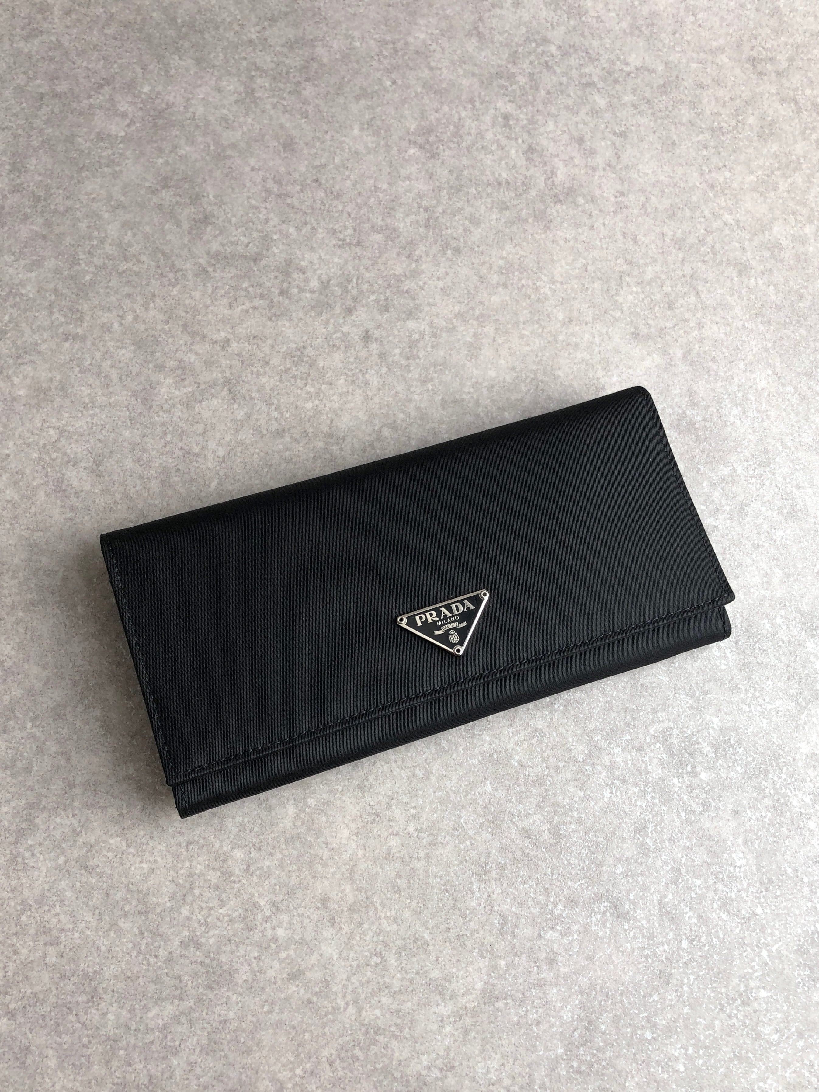 PRADA プラダ 財布 ブラック トライアングルロゴ ナイロン 2つ折り財布 PRADA プラダ 財布 ブラック トライアングルロゴ ナイロン 二つ折り 長