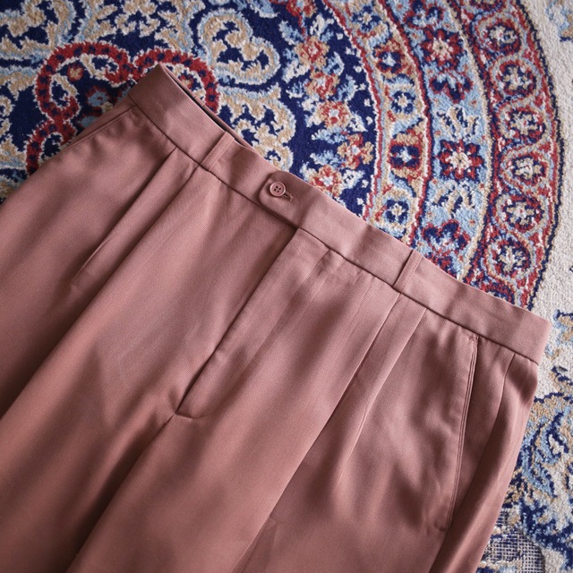 2-tuck straight silhouette pink brown wide slacks