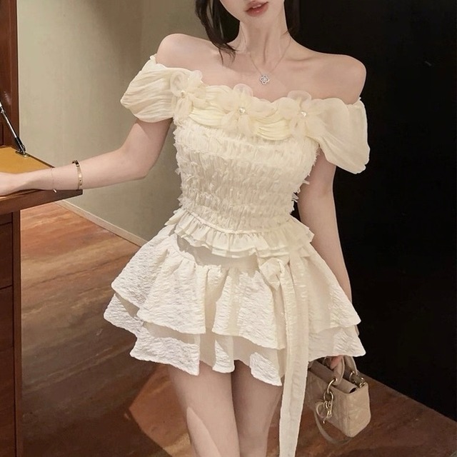 Flower off shoulder set up