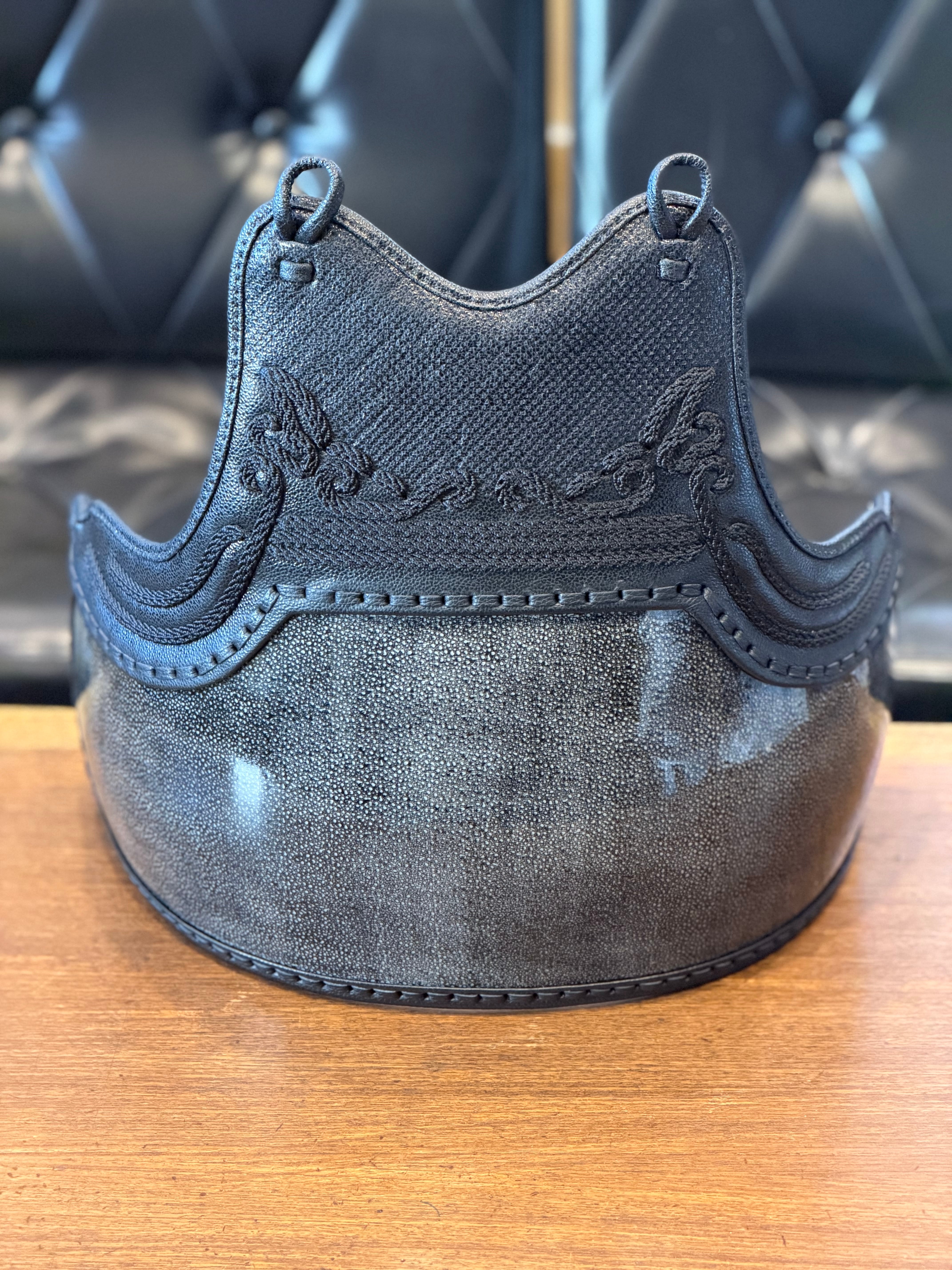 【高級感のある磨き胴✨サンプル限定大特価‼️】【胸Lサイズ身長165〜175cm】 西日本武道具製『正…翼飾り胸』強化樹脂胴 黒