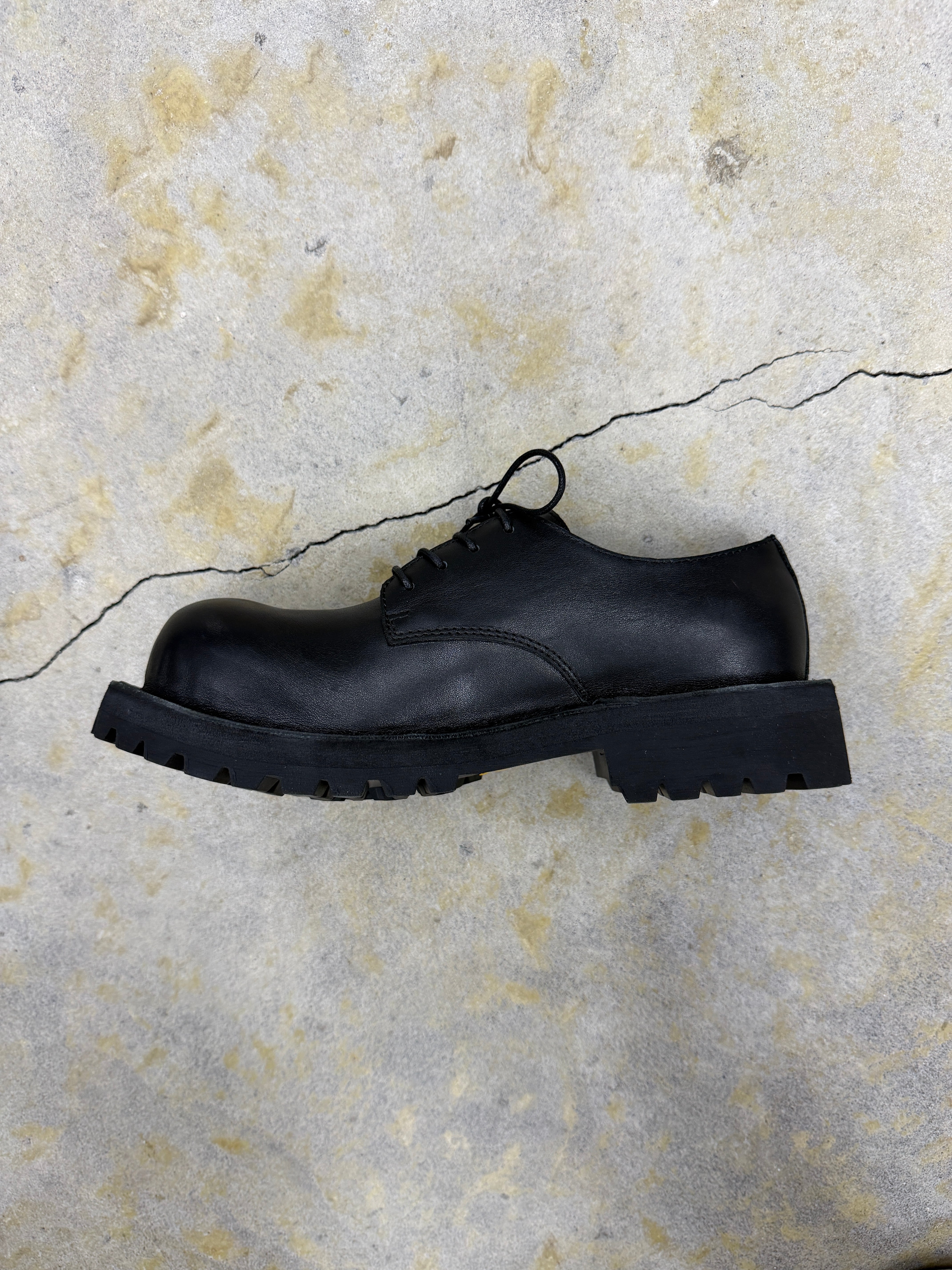 DAIRIKU | D Buckle Leather Shoes | Black | HOWDAY