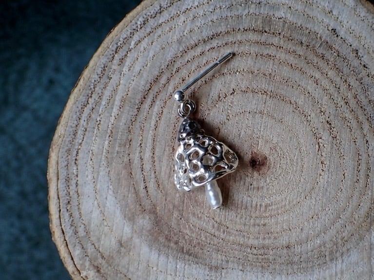 キララホコリピアス | sizleシズル--micro forest jewelry--