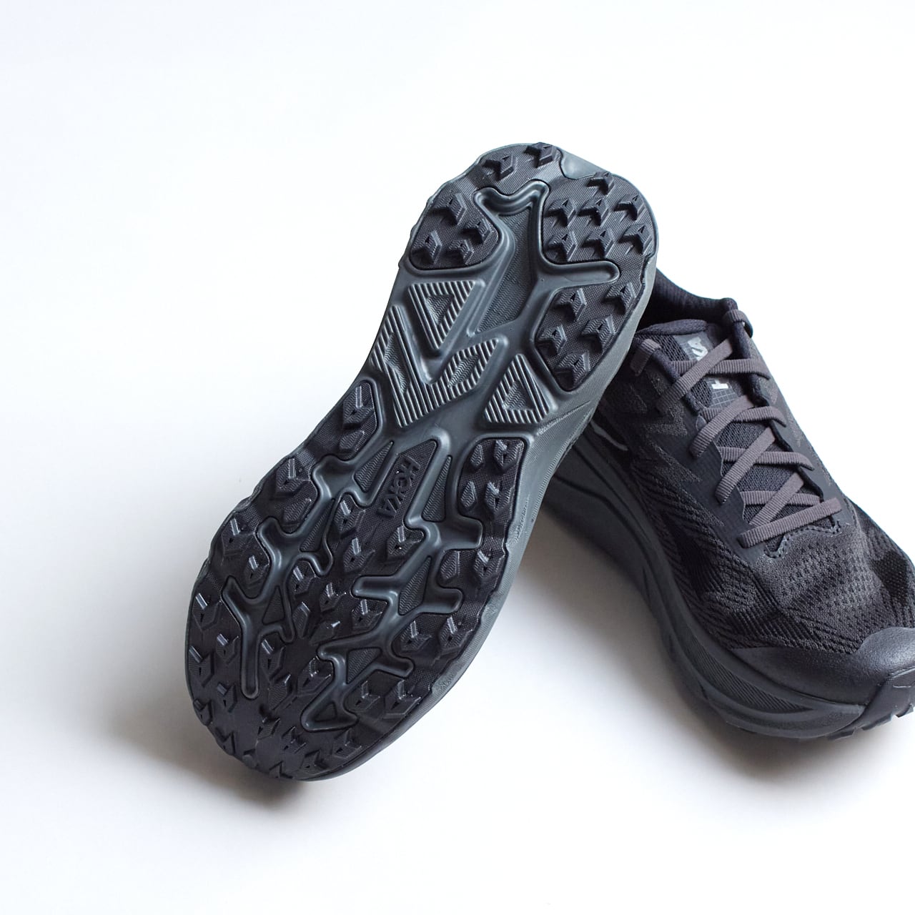 HOKA（ホカ）CHALLENGER 8 WIDE -ブラック / アウター オービット