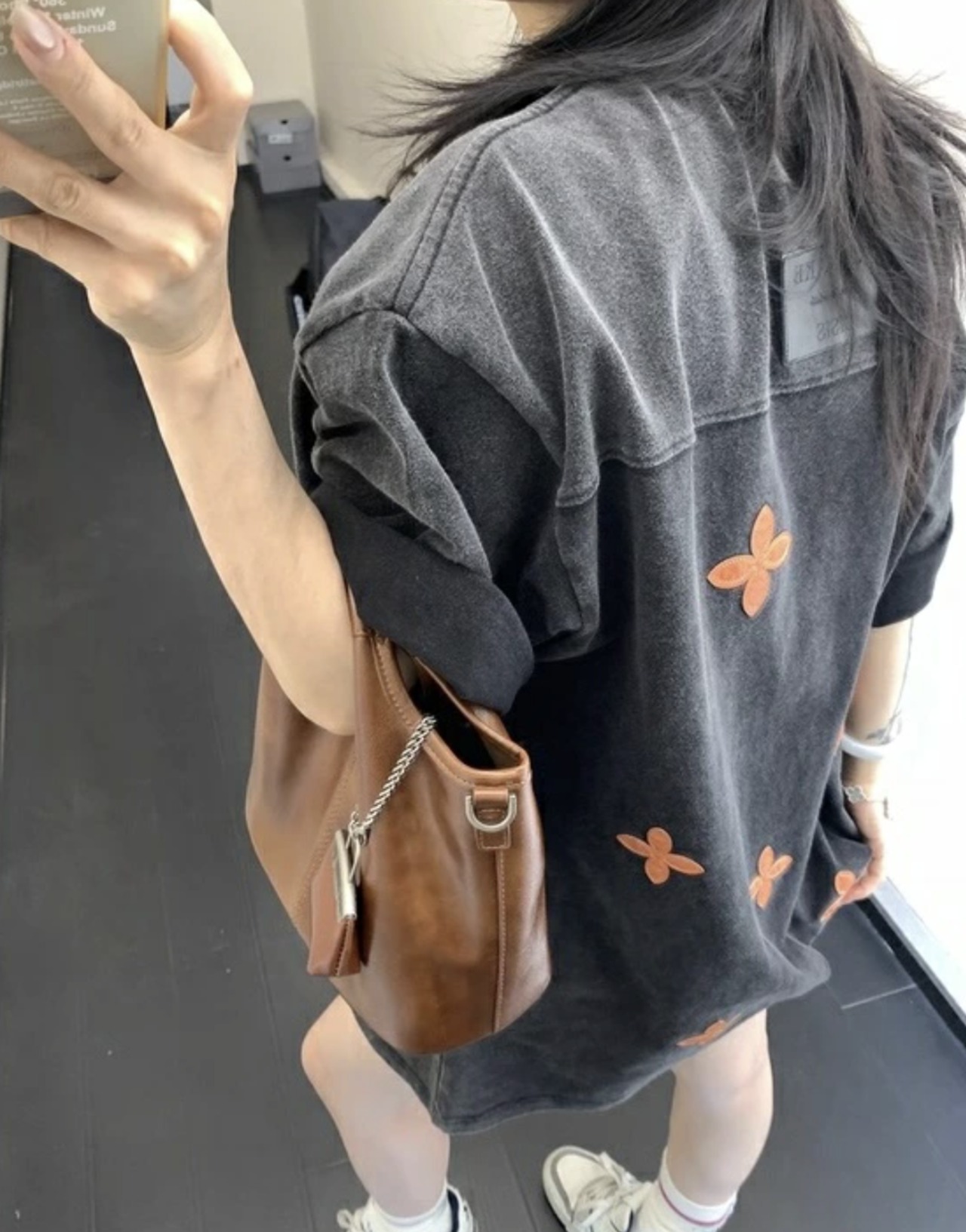 OISIS022 ダメージレザーパッチ刺繍Tシャツ