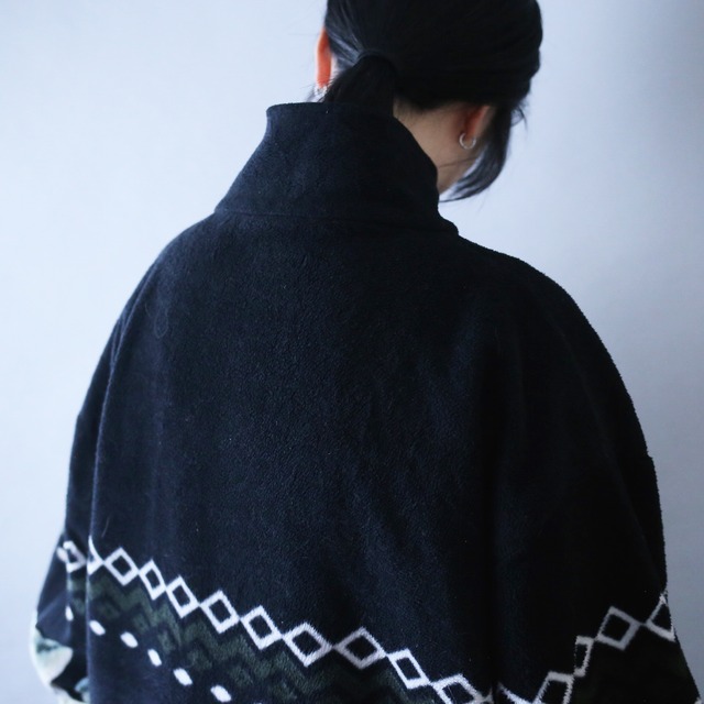 "狼" art graphic pattern over silhouette fleece jacket