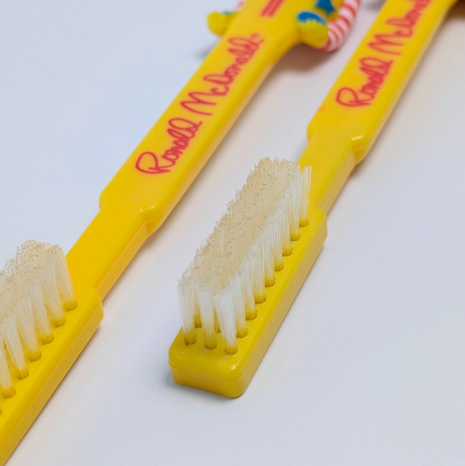 ☆ DEADSTOCK / VINTAGE1988 ☆【 McDonald's ( マクドナルド ) 】単品 toothbrush / 歯ブラシ / ロナルド・マクドナルド / ドナルド 〚アメリカン雑貨 アメトイ〛