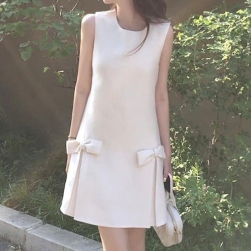 2024 夏 韓国ワンピース ドレス ミニ丈 ラウンドネック ノースリーブ Aライン ゆったりリボン 細見え 夏 白 きれいめ おしゃれ かわいい キュート 韓国ファッション レディース お出かけ