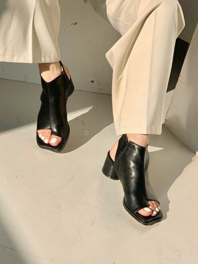 Tong leather sandal