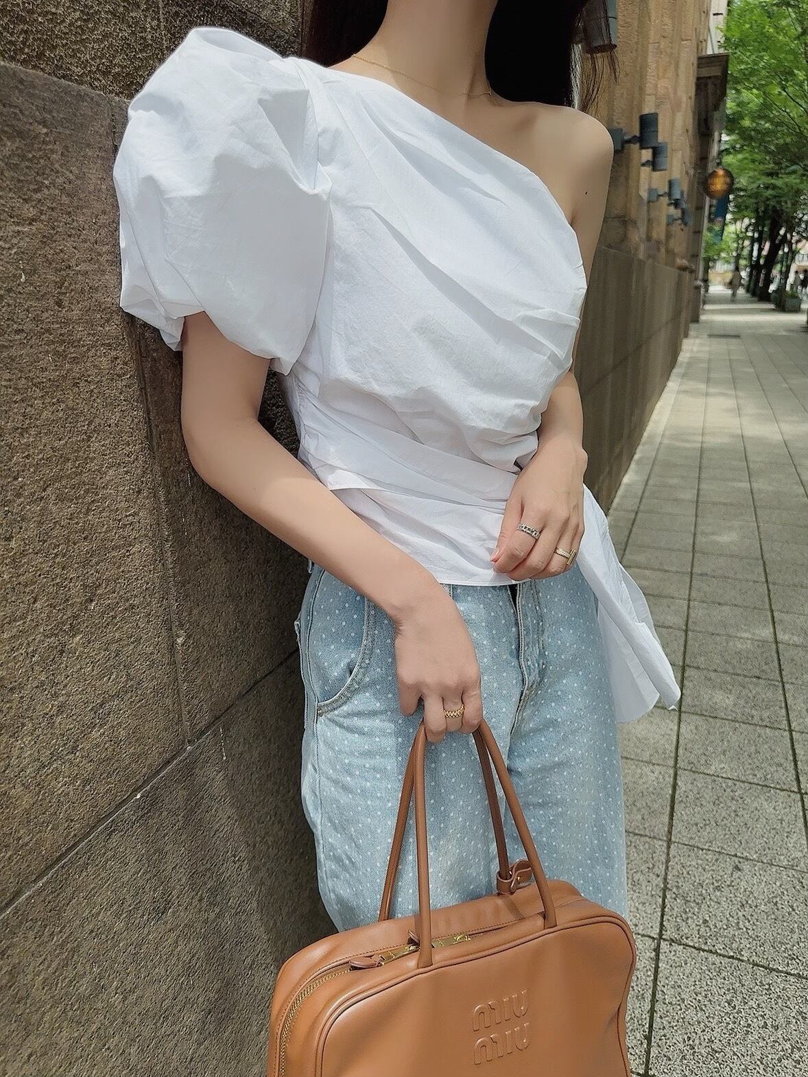 Oneshoulder puff blouse / white(8月上旬頃発送予定)