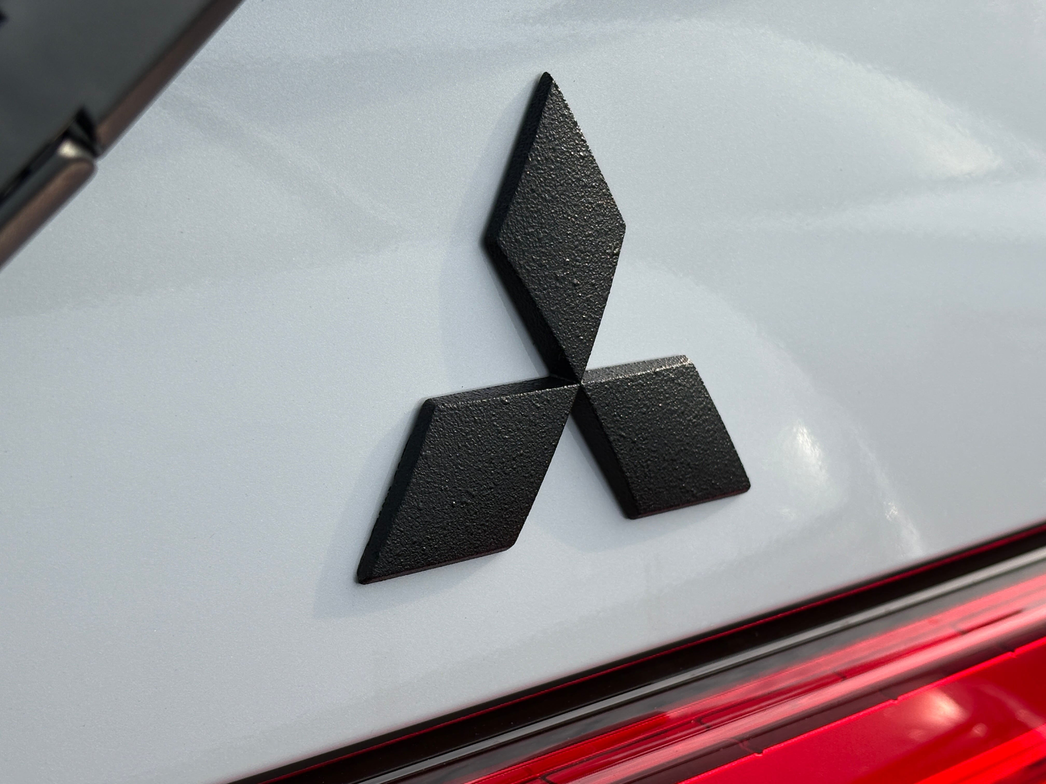 ①デリカd5フロントグリル　ロア　リアバンパー　エンブレム　ラプターライナー塗装 ②デリカd5 フロントグリル ロア リアバンパー エンブレム ラプター