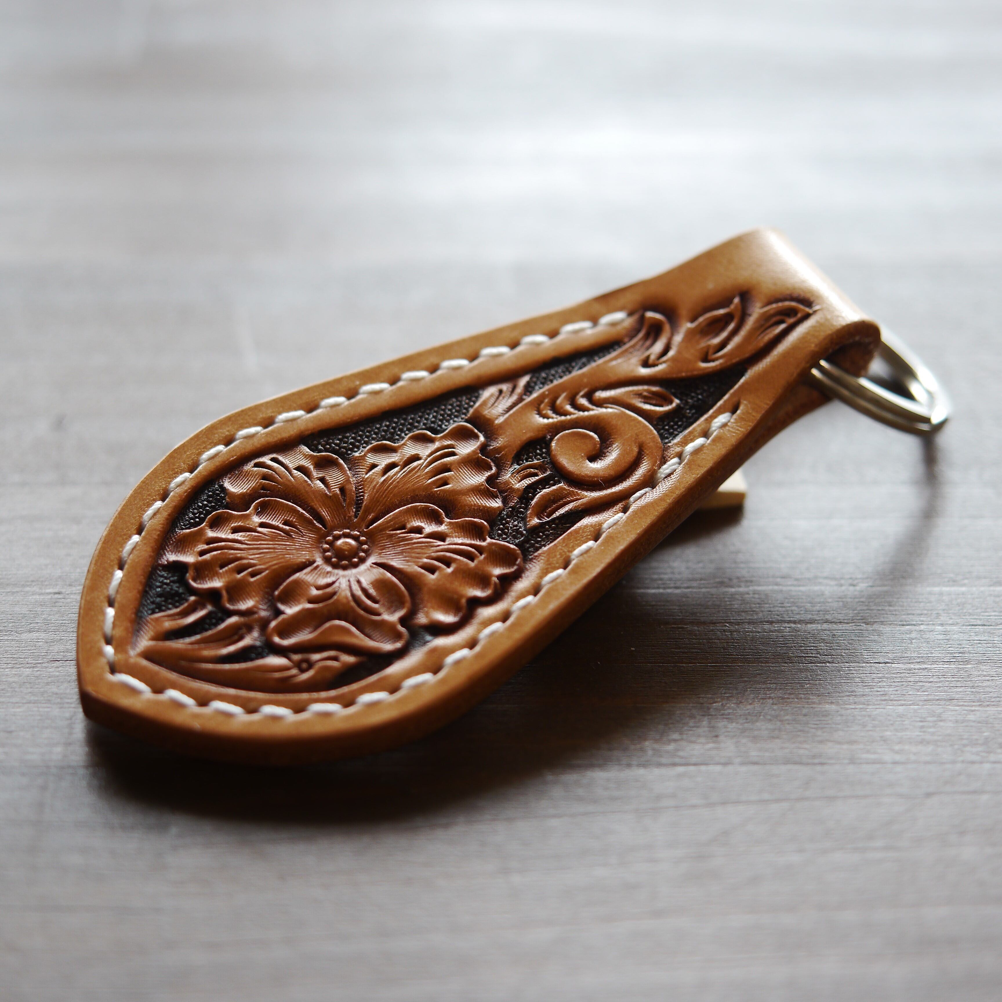 名刺入れ　カードケース　レザーカービング 名刺入れ メンズ 革 レディース レザーカードケース 牛革 赤