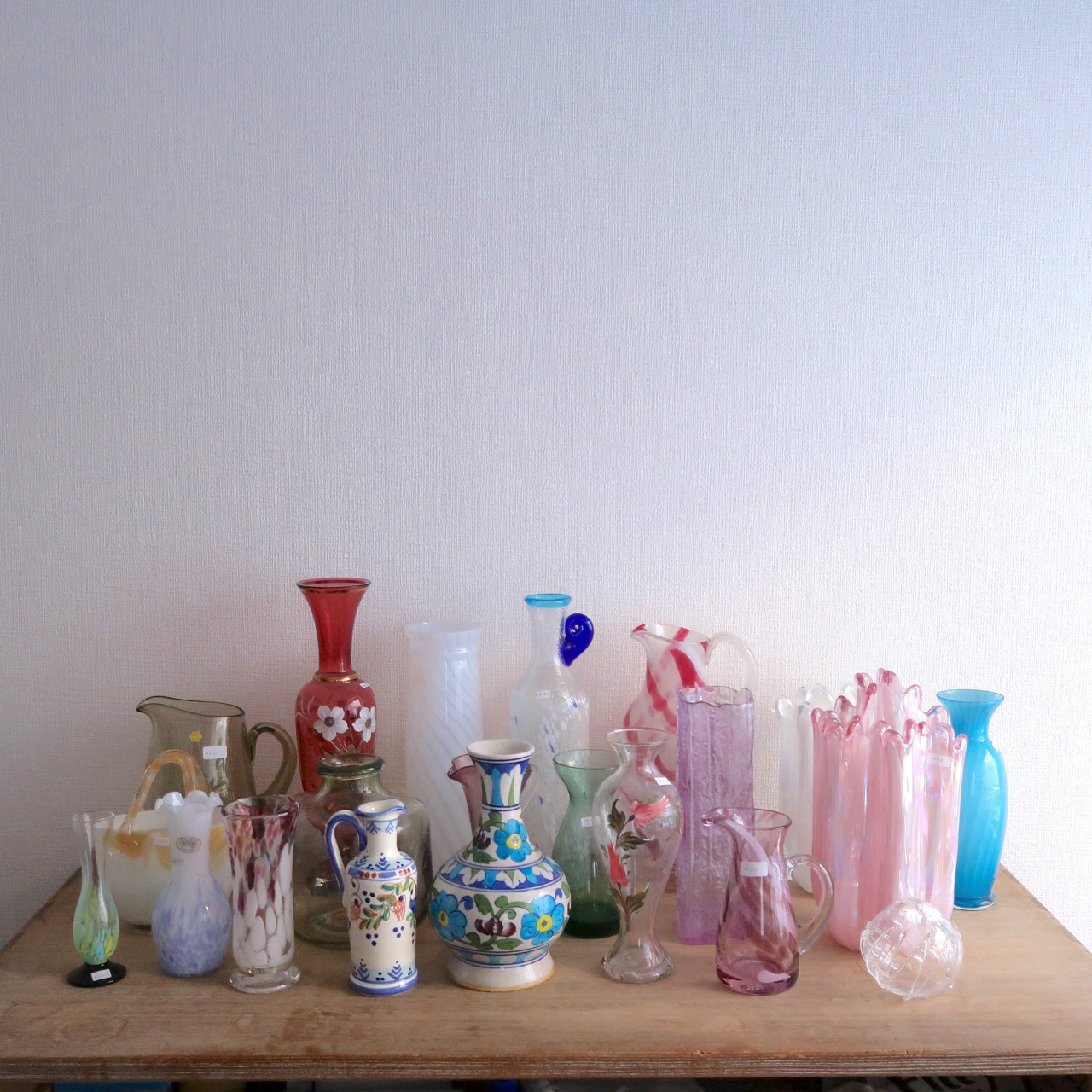 雪降るマーブルの水差し