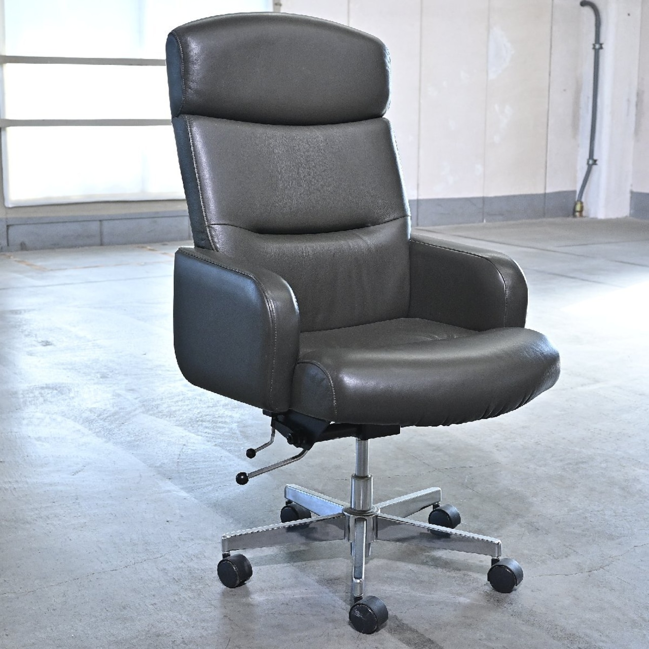 カリモク デスクチェア 本革 昇降 キャスター オフィス 書斎 社長 ワーキング 在宅ワーク 1人掛け 事務所 肘掛け ヘッドレスト karimoku