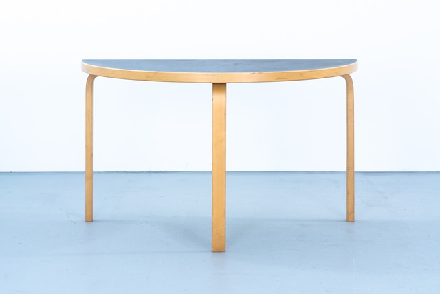 Alvar Aalto | Table 95 linoleum black