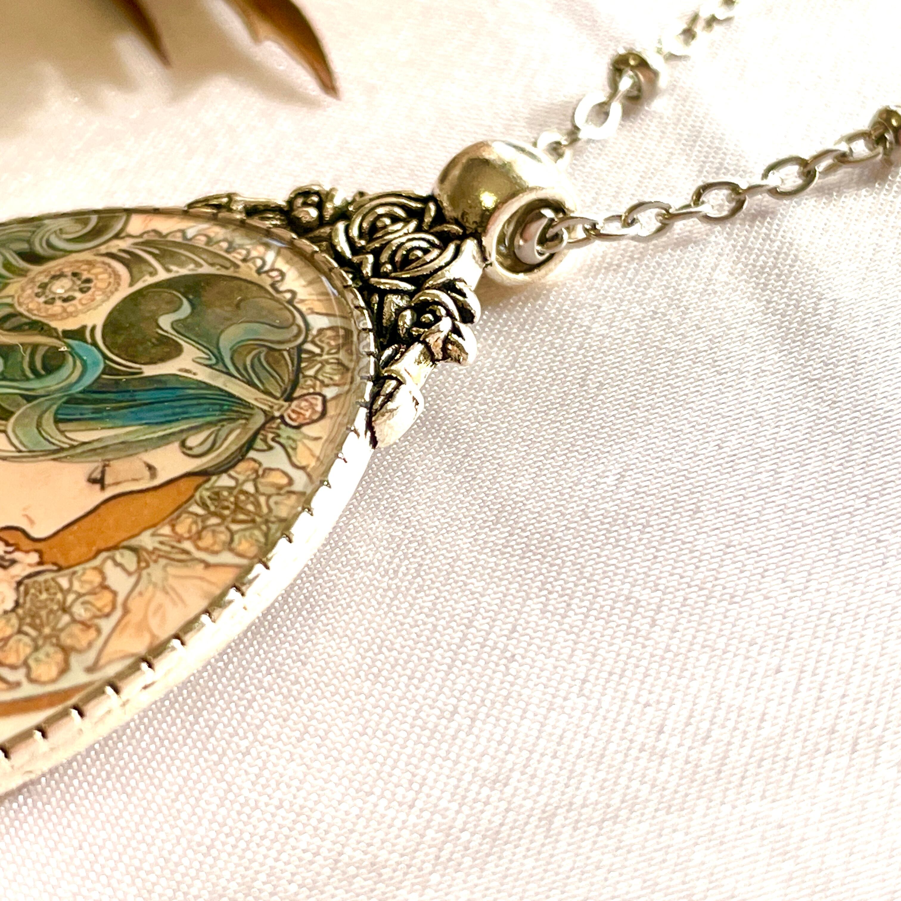 受注生産】ミュシャ《桜草》/アンティーク調ローズネックレスL