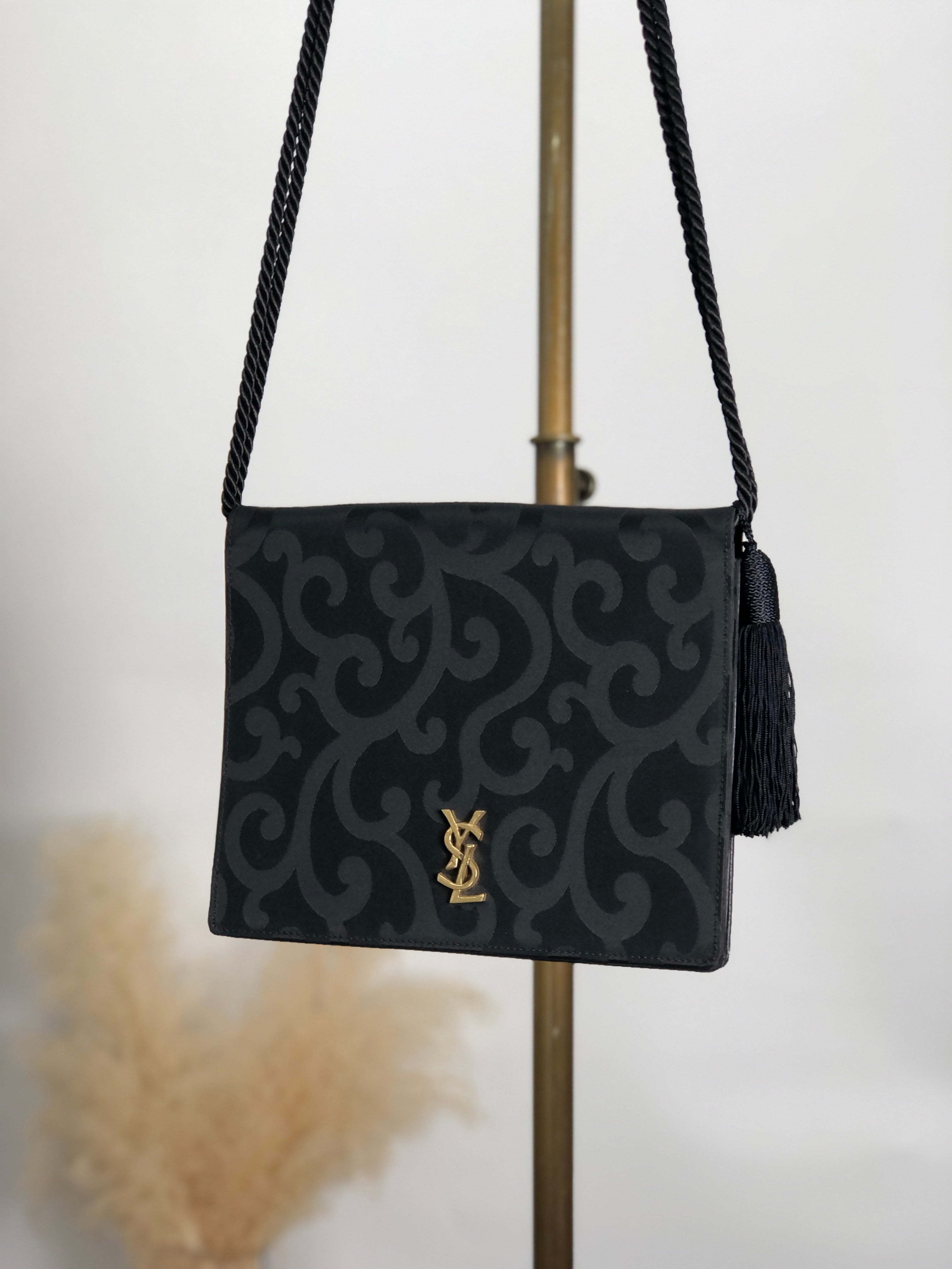 Yves Saint Laurent イヴ・サンローラン ショルダーバッグ ブラック