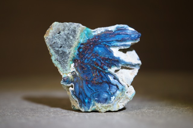 インドネシア産珪化木/クリソコラ/自然銅 Petrified Wood with Blue Opal and Native Copper 2032