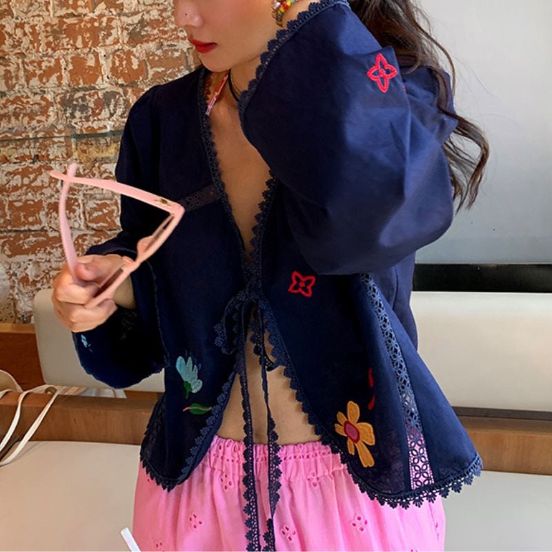 Embroidered tie front shirt 00470