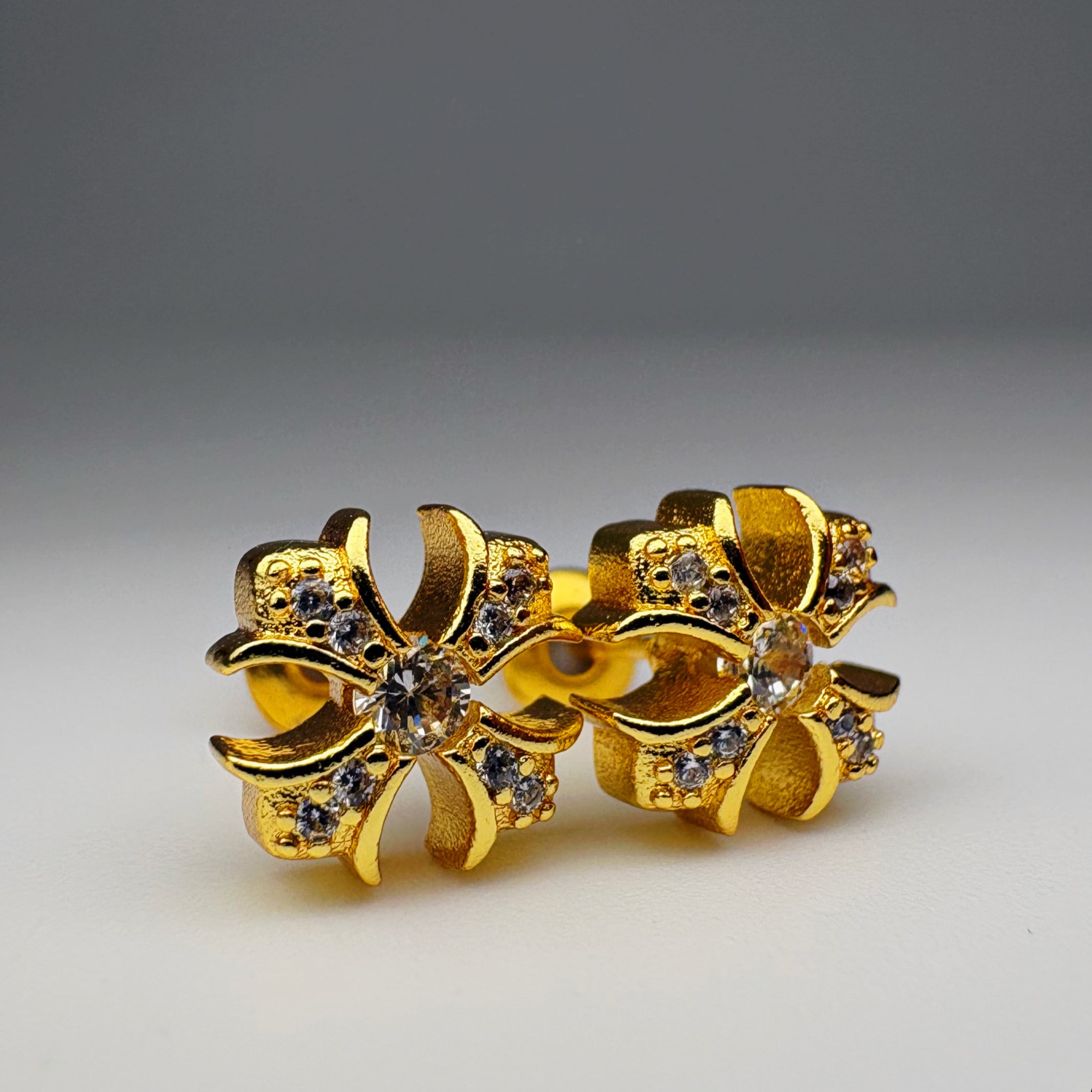 ゴールド　クロス　ピアス 5/31（土）NEW ARRIVAL ミニサイズのクロスピアス。スタッズ