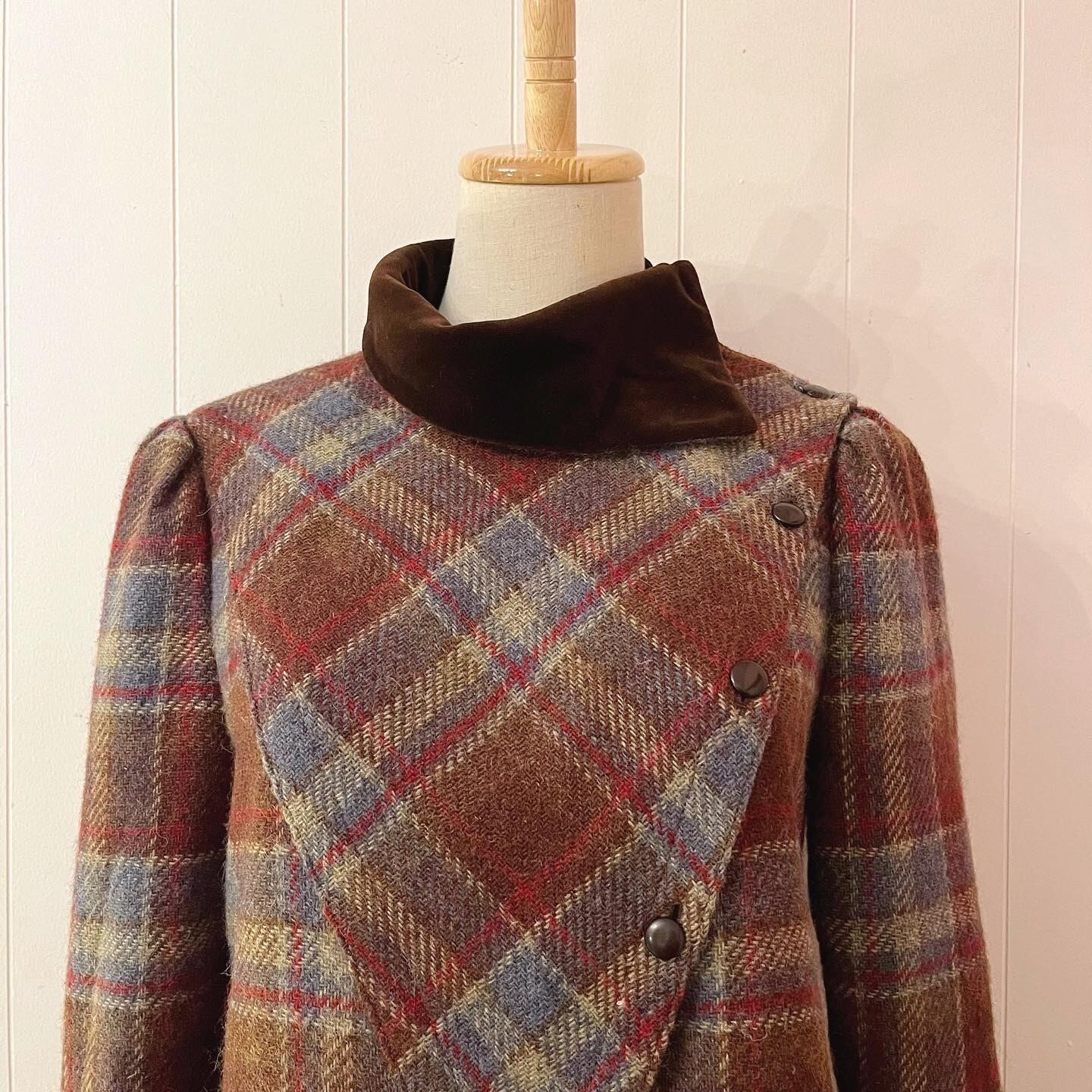 brown velours collar triangle check one-piece