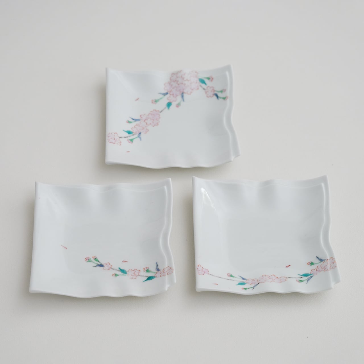 桜花文 銘々皿（3枚組） | 肥前赤絵窯元 鷹巣