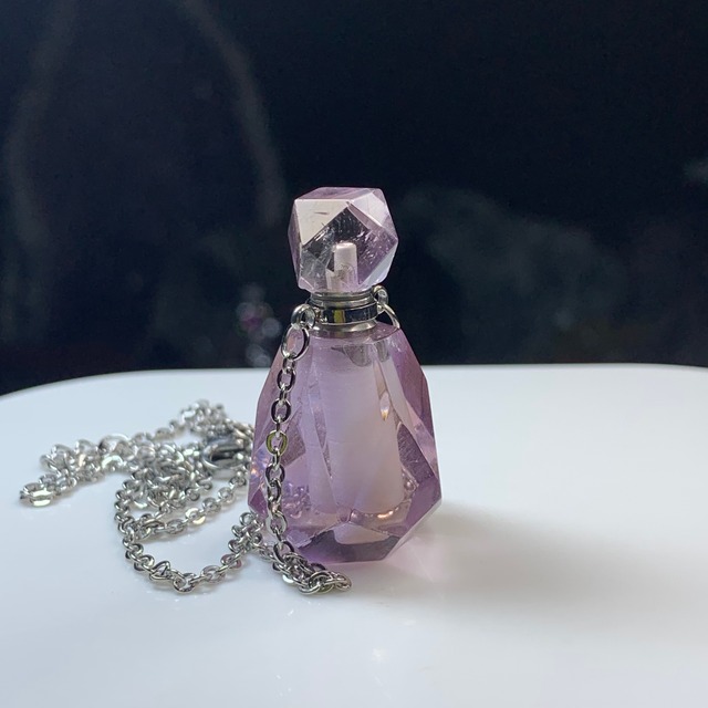 2.可愛いほんのりアメトリン・ミニ香水瓶