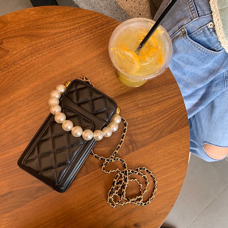 バッグ レディース ショルダーバッグ スマホショルダー 携帯ケース パールリング チェーン付 スクエア型 きれいめ シンプル カジュアル 上品 おしゃれ レトロ 大人可愛い 大人女子 ラブリー キュート ガーリー 個性的 無地 ハンドグリップ付 落下防止機能 お花イラスト 10代 20代 30代 40代 ペア ユニセックス デート お出かけ 送料無料 女子会 お泊まり 休日 旅行 お買い物 デイリー フェミニン お揃い 韓国 韓国系 送料無料 プレゼント ギフト トレンド 流行 インスタ映え 秋冬