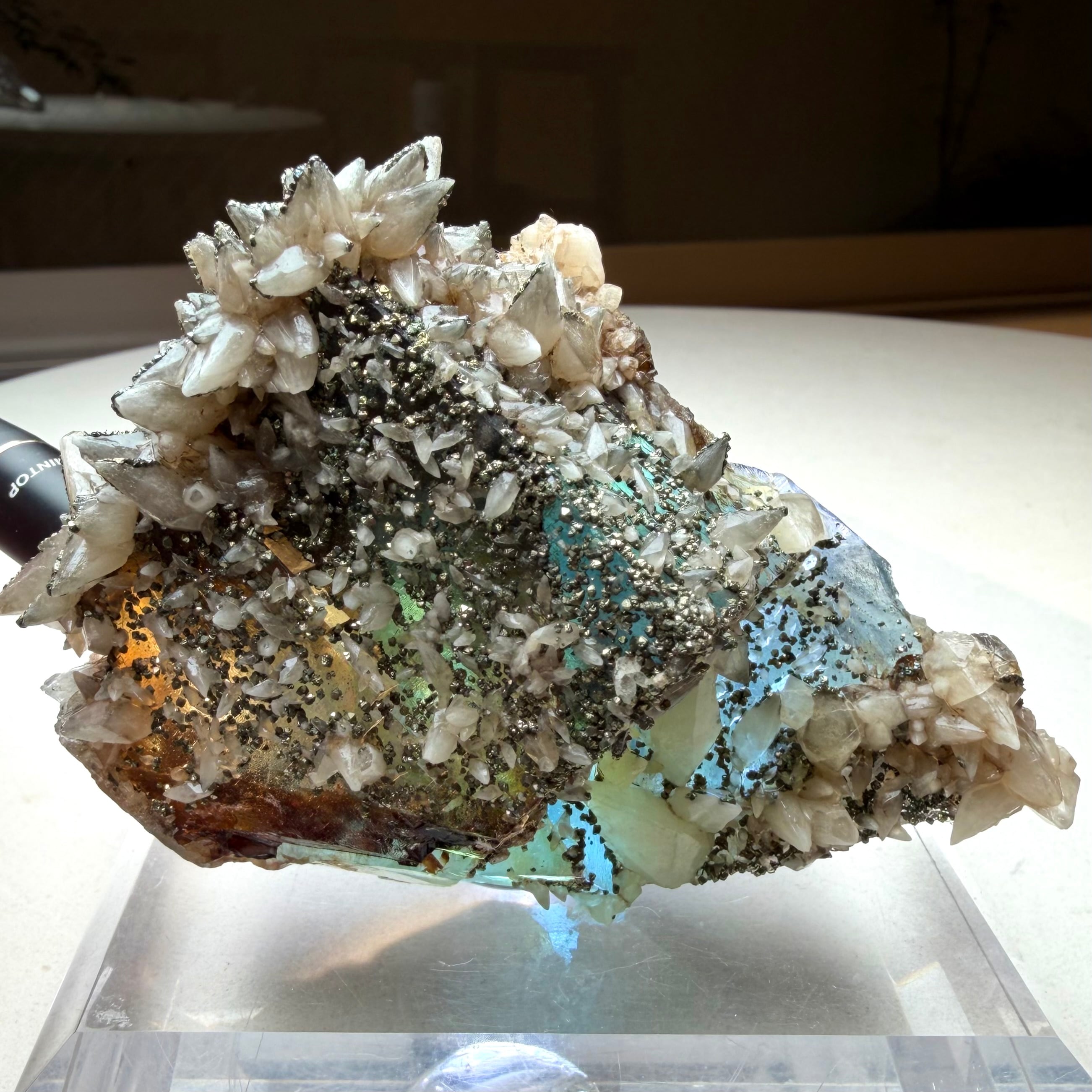 フローライト / カルサイト / マーカサイト【Calcite with Marcasite on Fluorite】アメリカ産