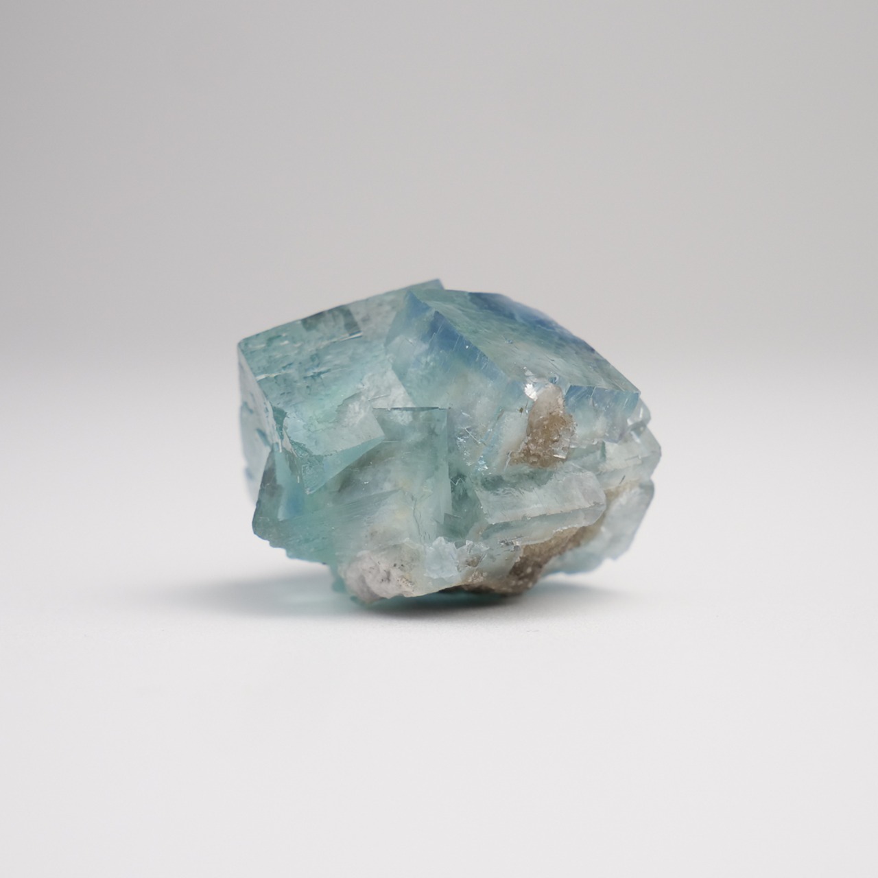 ヤオガンシャン産 フローライト 共生 / 原石 標本【C_4】