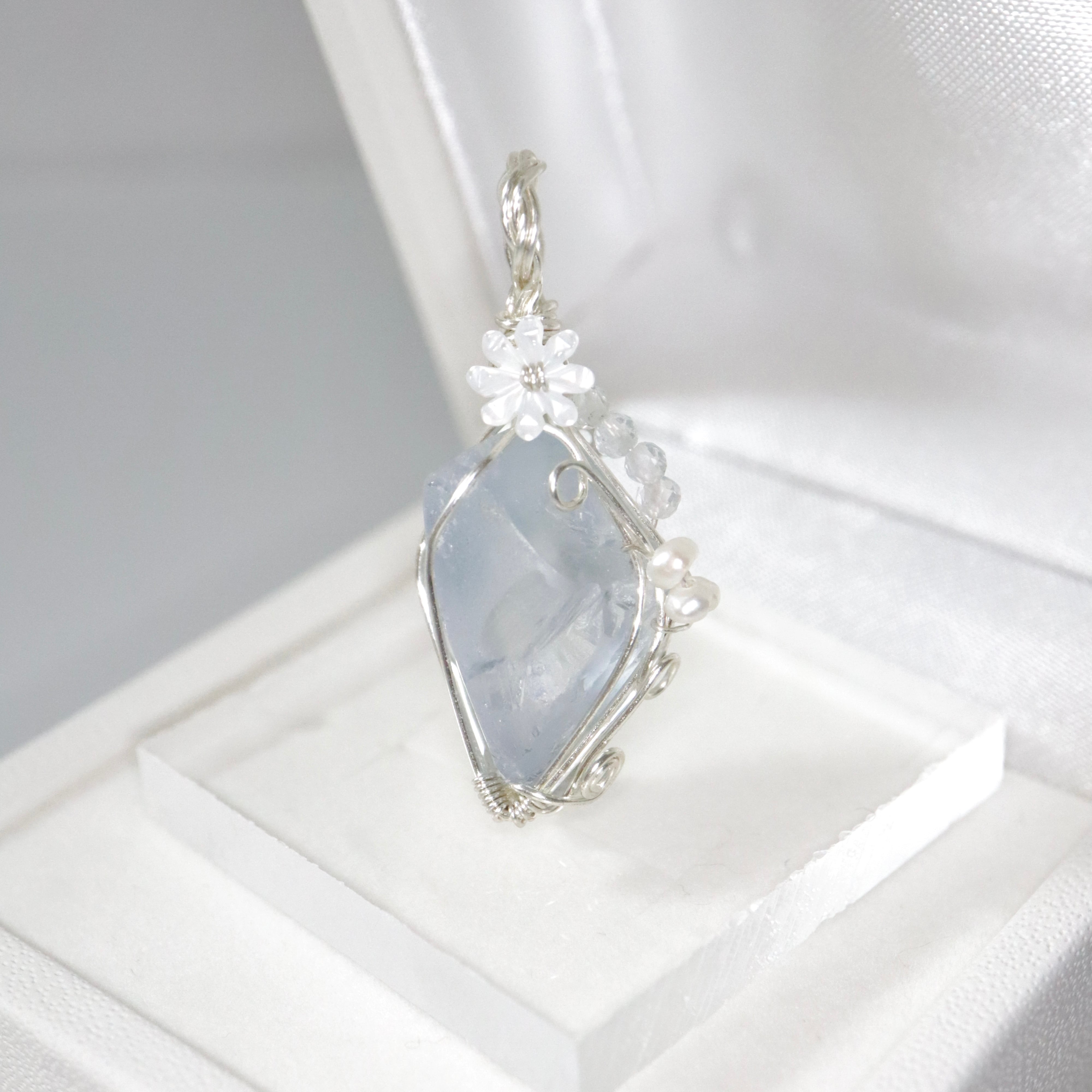 専用出品 セレスタイト ペンダントトップ ワイヤーラッピング