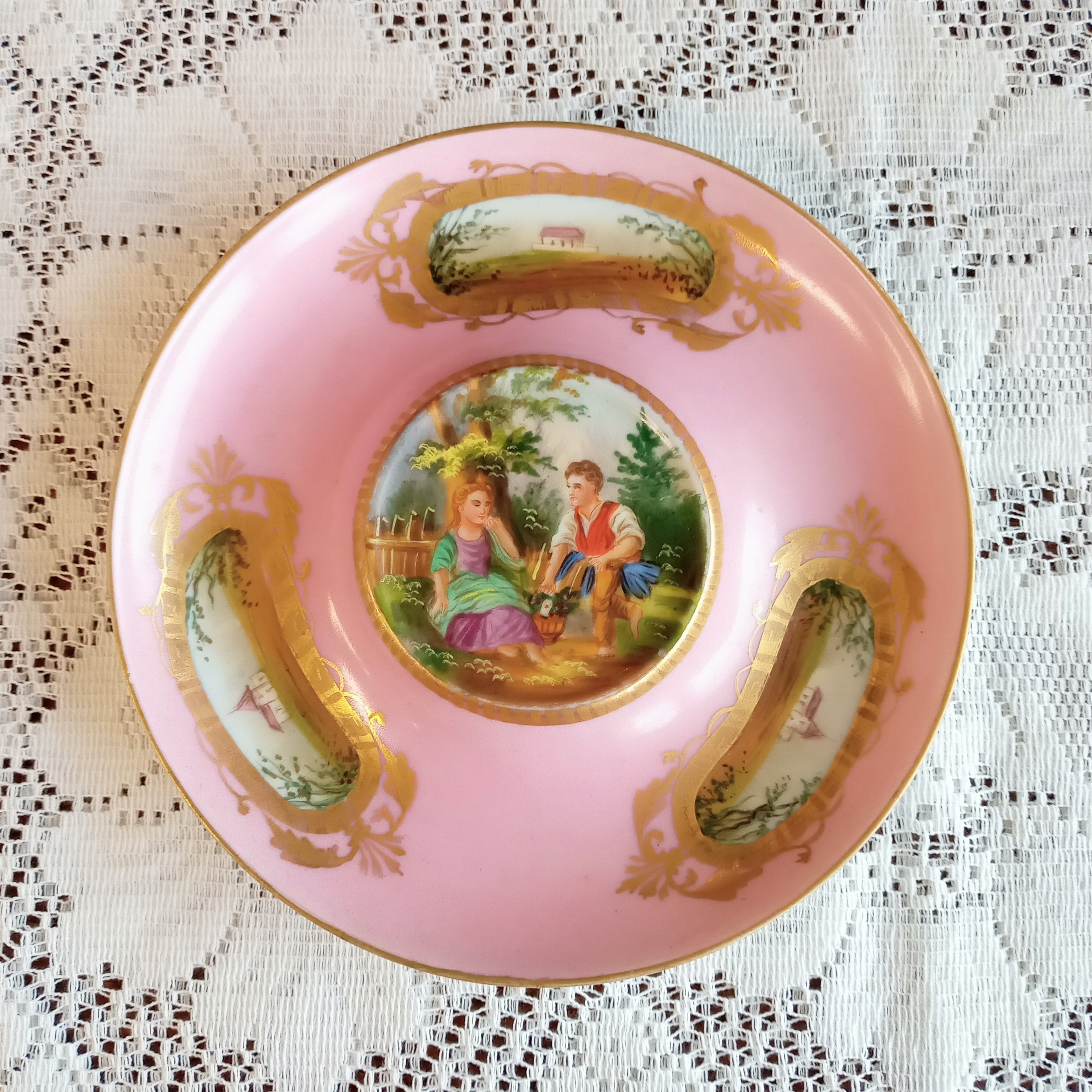 逸品　金彩装飾　ケーキ皿　飾り皿　アールデコ　Cauldon　英国 1905年製 絵皿 古典金彩装飾絵皿 2人の男女の肖像が描かれた皿 プレート G031