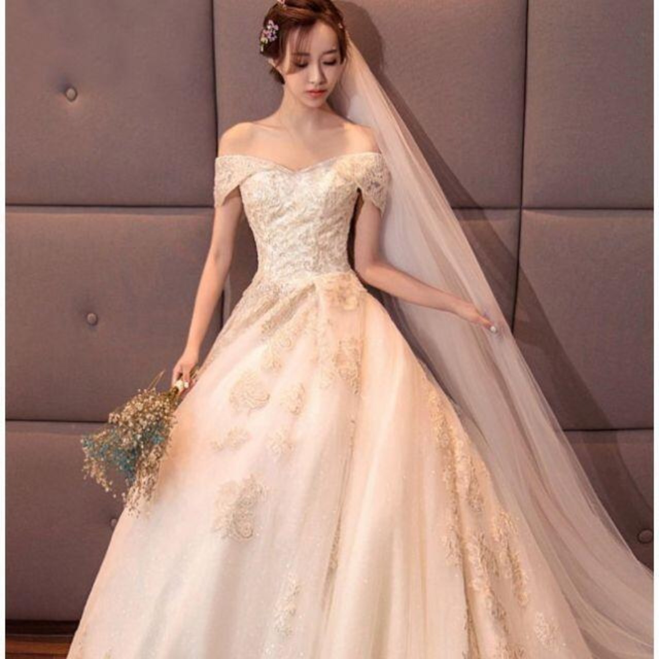 豪華！ ウエディングドレス ホワイトトレーン オフショルダー 編み上げ  