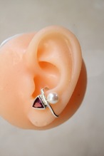 ロードライトガーネットとパールのイヤーカフ