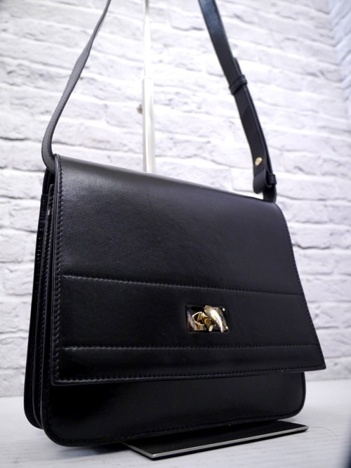 美品★GIVENCHY ジバンシィ SHARKTOOTHシャークトゥース クロスボディ レザー ショルダー バッグ 黒★ フォーマルにも対応可能なレアモデル