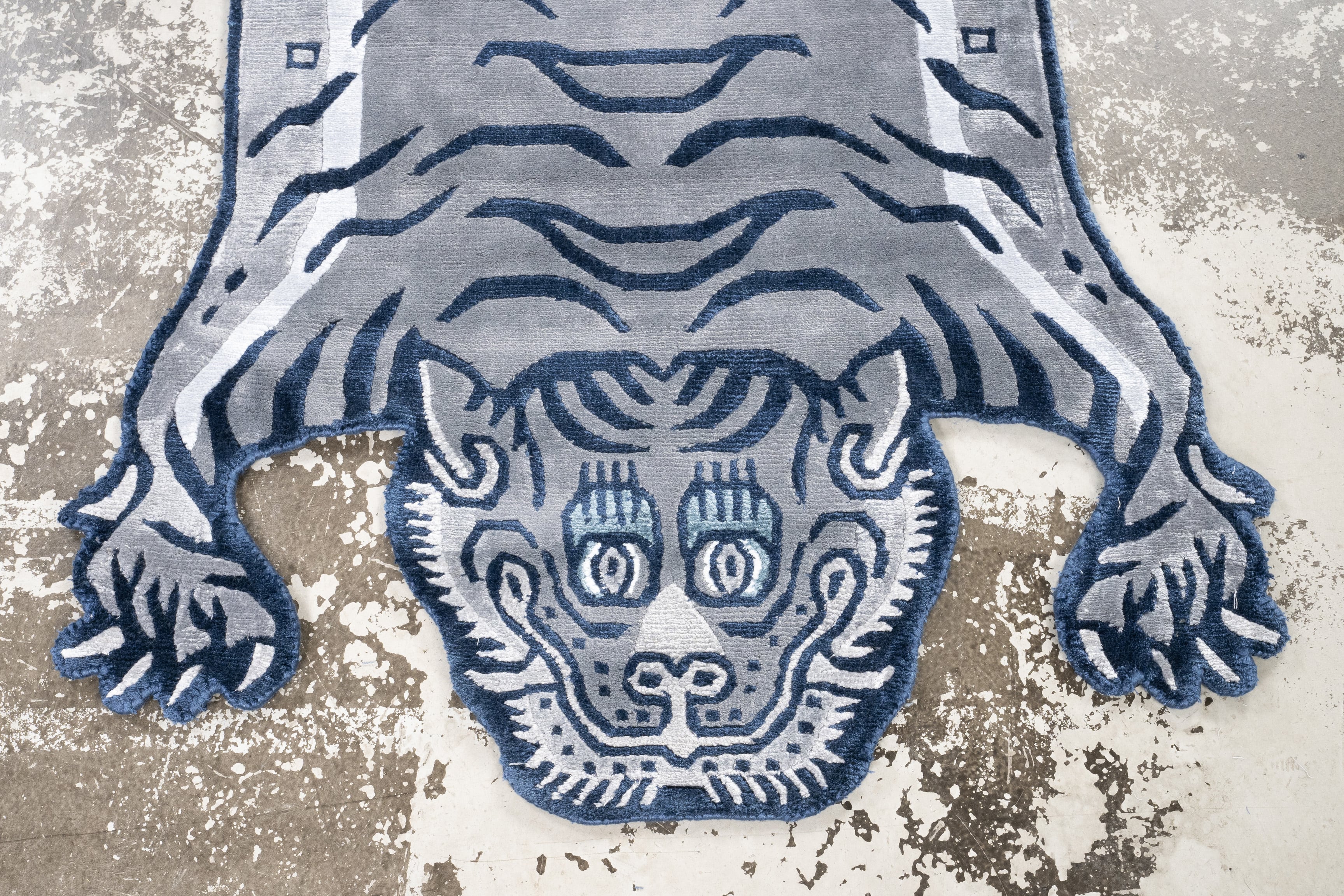 Tibetan Tiger Rug 《Mサイズ•シルク・オリジナル3・アッシュグレー115