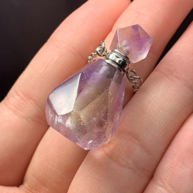 2.可愛いアメトリン・ミニ香水瓶